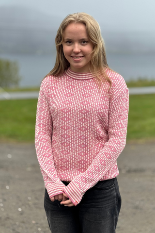 Mønsterstrikket Ullgenser Crewneck, Rosa