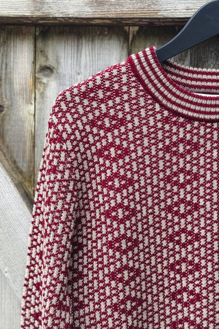 Lanullva Mønsterstrikket Ullgenser Crewneck, Vinrød
