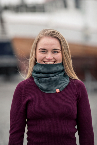Voksen med headover i Mosegrønn